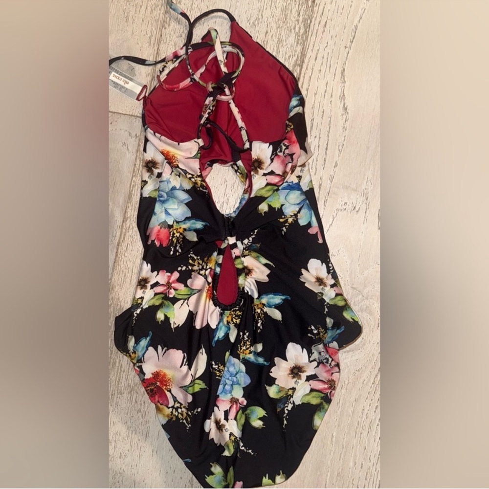 Ella Moss EM27559 Amore Floral
Reversible One-Piece Swimsuit Medium - Picture 5 of 7